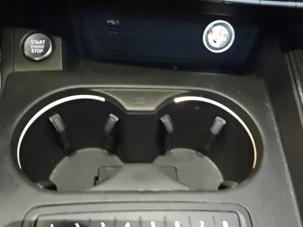Porta-copos Audi OEM 8W0862533A - Estado usado image 2