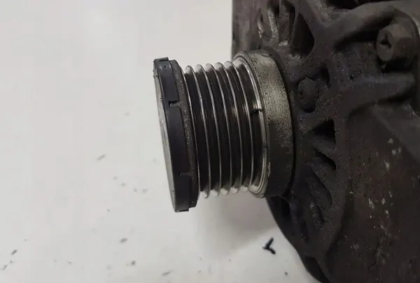 Alternador Citroen DS3 1.6L OE V75769568002 image 7