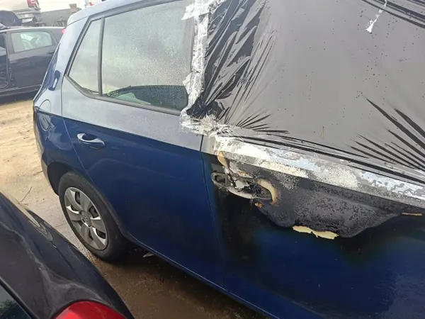 Skoda Fabia III takapuskuri PAS TYŁ WANNA OEM image 3