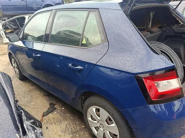 Skoda Fabia III takapuskuri PAS TYŁ WANNA OEM image 4