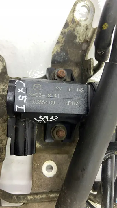 Mazda CX-5 I 2012-2017 Solenoide de vacío SH03 18741 image 4