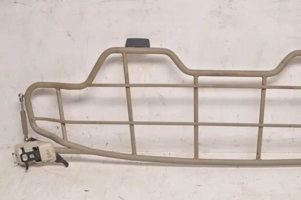 Grille de coffre Volvo OE 235870 - Utilisée image 3