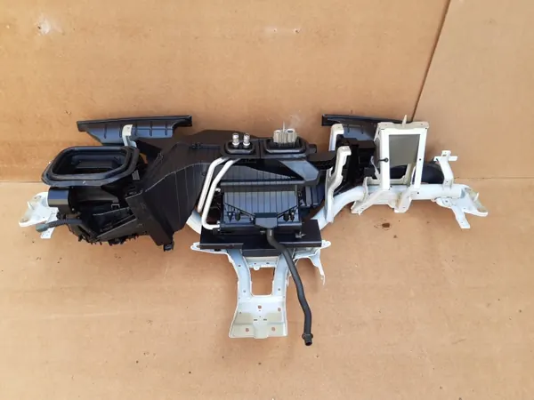 Calefactor Mercedes Sprinter OEM A9108305801 - Usado image 3
