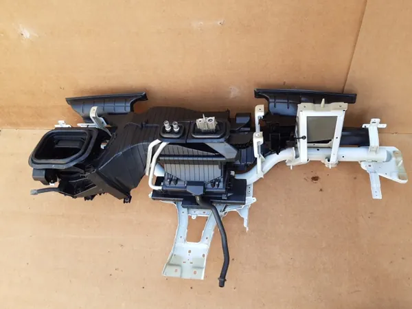 Calefactor Mercedes Sprinter OEM A9108305801 - Usado image 4