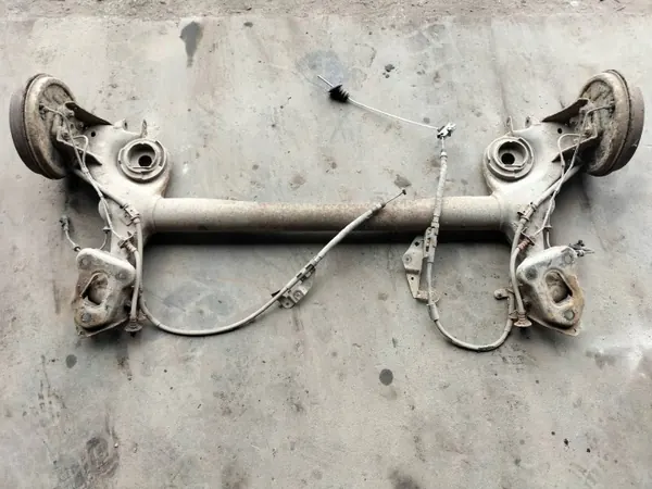 Poutre d'essieu arrière avec tambours ABS OEM Opel Corsa D image 2