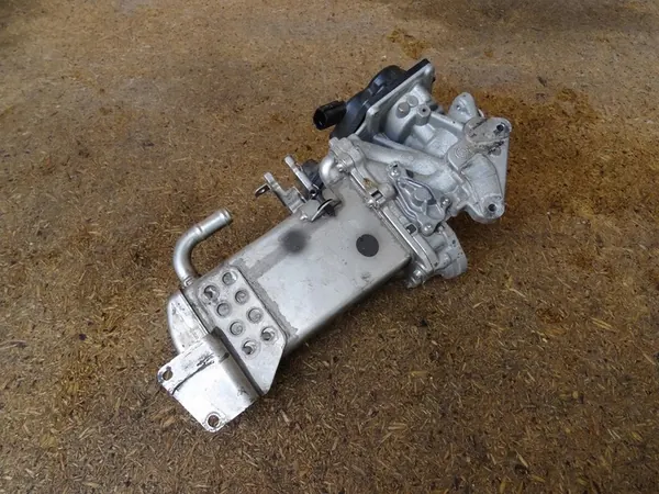 EGR-jäähdytin AUDI A4 B8 2.0 TDI 03L131512DN image 3