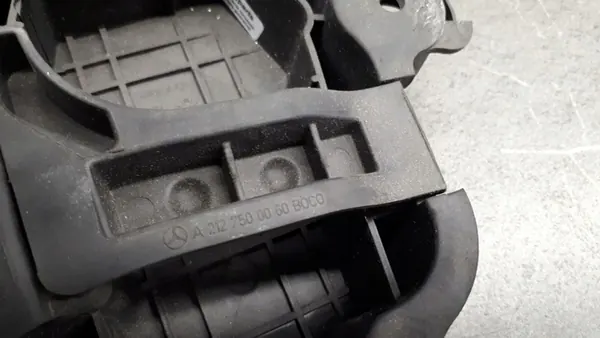 A2127500060 bagagelås täckning Mercedes W212 W218 image 7