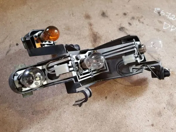 BMW 5 Touring E61 takavalonliitin OEM 6923305 image 2