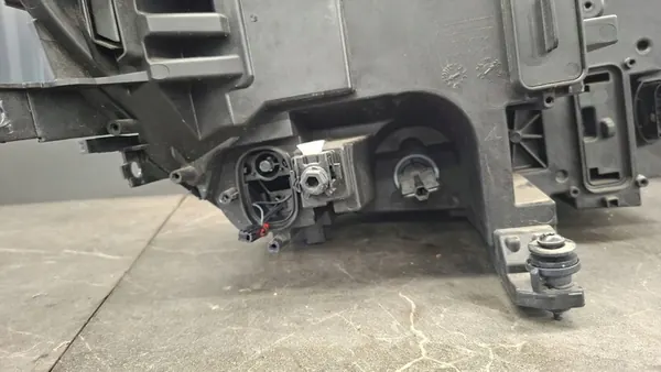 Farol Esquerdo VW Tiguan II LIFT 5NB941035C image 9