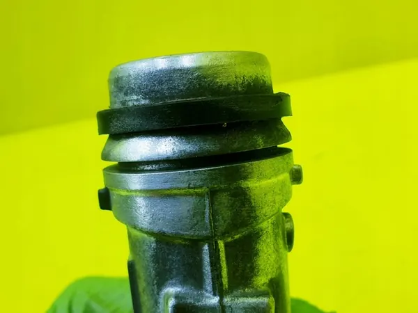 Carcaça do termostato A6 C7 A8 D4 Q5 S4 B8 Q7 A7 3.0 TFSI image 3