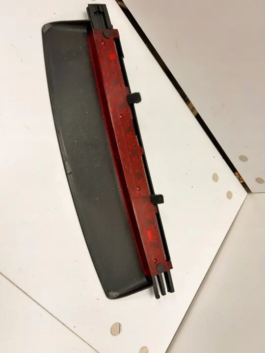 Keskijarrunvalo OEM 4F5 945 097 Audi A6 C6 Sedanille image 2