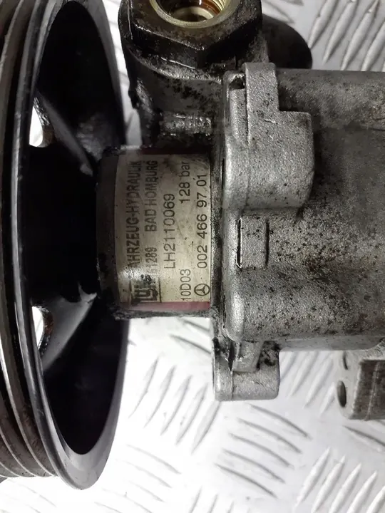 Bomba de direção assistida Mercedes C 240 2.6 0024669701 image 2