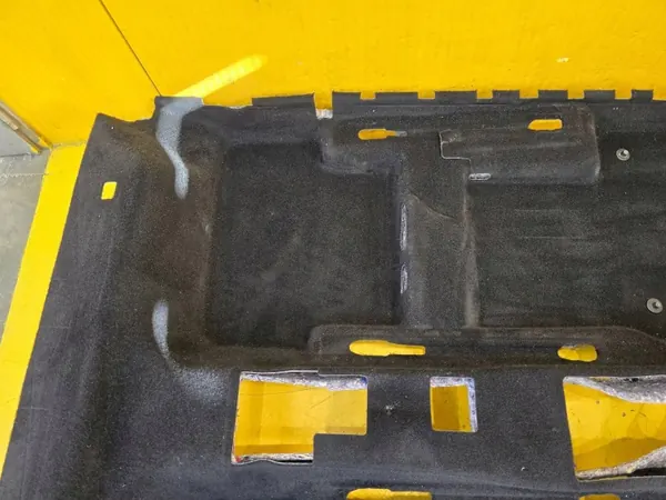 Tapete Audi A1 OEM 82A863919 - Estado usado image 3