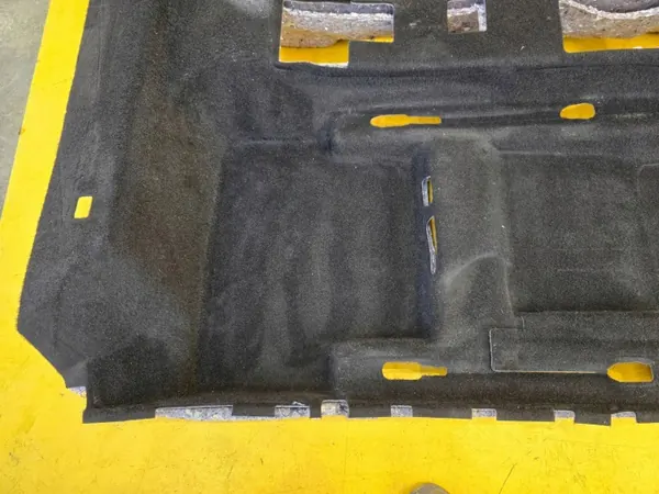 Tapete Audi A1 OEM 82A863919 - Estado usado image 5