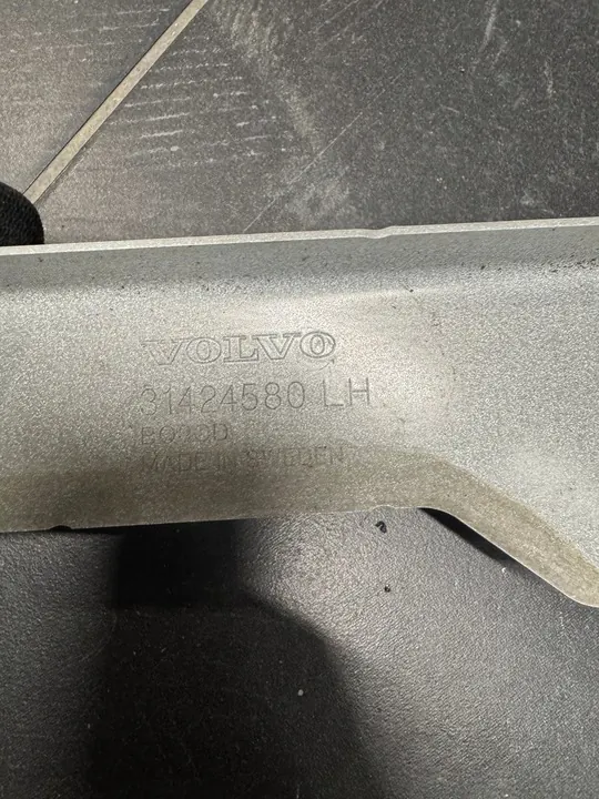 Fram vänster skärm fäste VOLVO XC60 II 2018-2019 OEM image 2