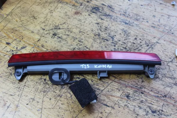 Derde Remlicht Toyota Avensis T25 Station 03-06 OEM image 2