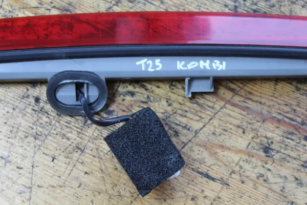 Derde Remlicht Toyota Avensis T25 Station 03-06 OEM image 3