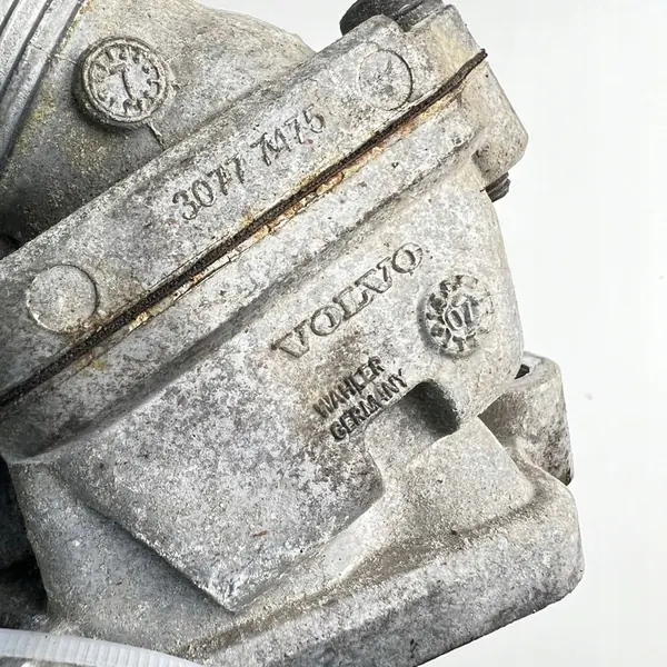 Carcasa de termostato Volvo D5 V70 XC60 XC70 2.4 image 2