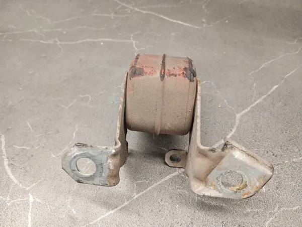 Suporte de escape AUDI A6 C6 2.7TDI AVANT 4F0253147A image 2