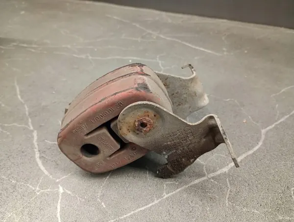 Suporte de escape AUDI A6 C6 2.7TDI AVANT 4F0253147A image 3