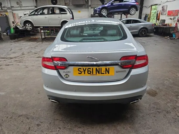 Jaguar XF Facelift 2011 bagagelucklist OEM CX23-13550-BD image 5