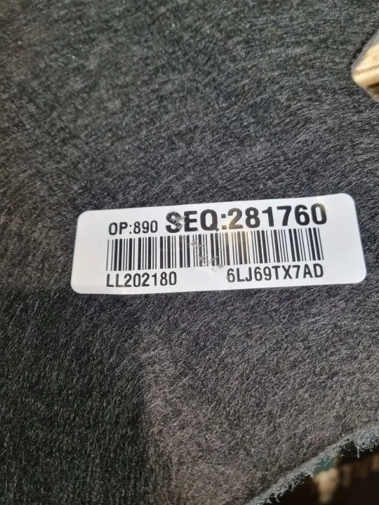 Jeep Gladiator Heckmatten OEM 8F0281760 - Gebraucht image 3