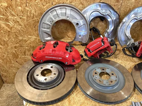 Bromssats Porsche Macan 2022 OEM 9Y0615123AH image 5