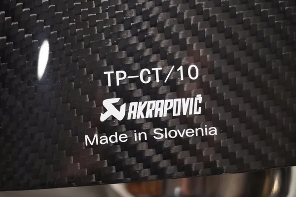 Ponta de escape AKRAPOVIC Carbono 90/63 P image 10