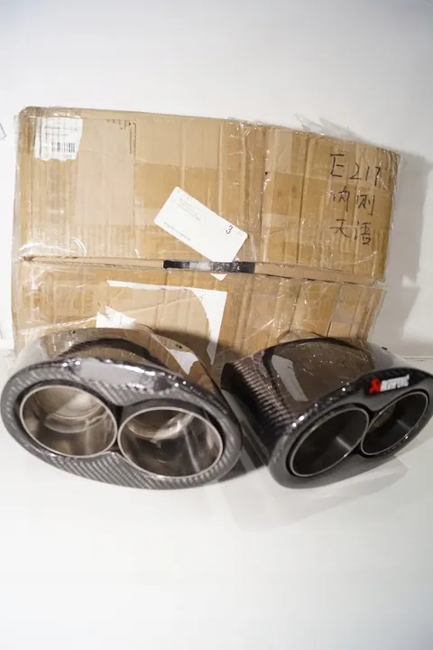 Ponta de escape AKRAPOVIC Carbono 90/63 P image 2