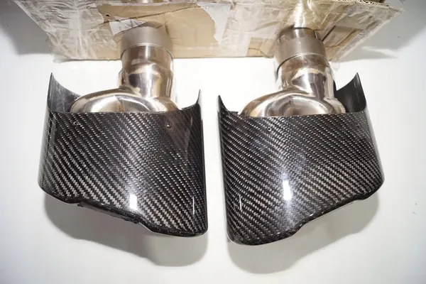 Ponta de escape AKRAPOVIC Carbono 90/63 P image 3