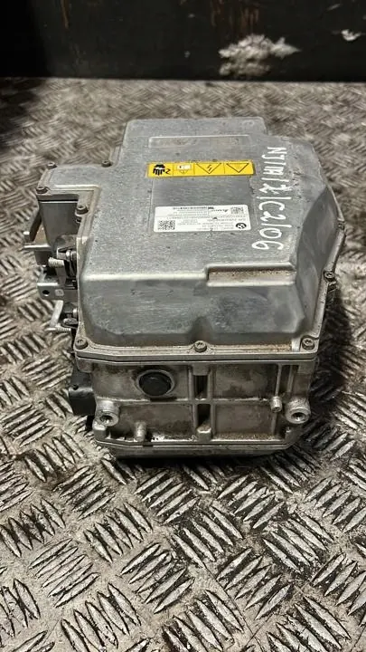 Inversor com conversor BMW OEM 5A734D1 - Usado image 9