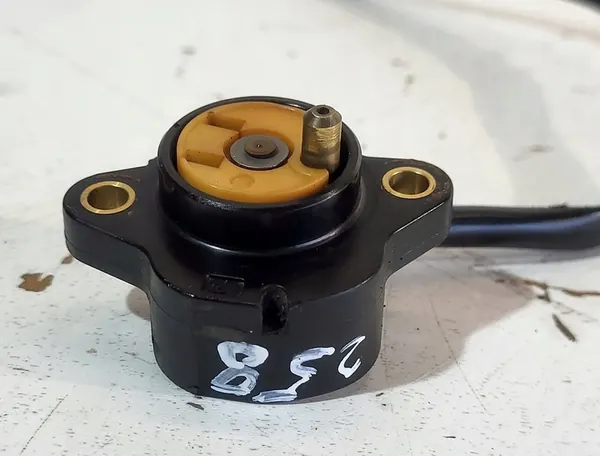 Sensore di posizione marcia Suzuki GSR 750 2011-2016 OEM image 4