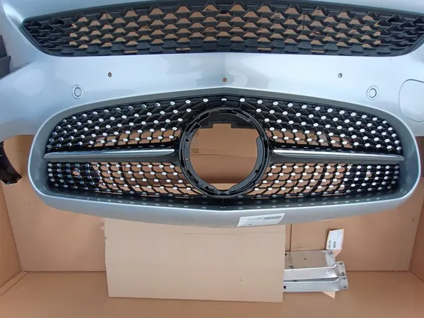 Mercedes C W205 S205 C205 Parachoques Delantero AMG Rojo image 3