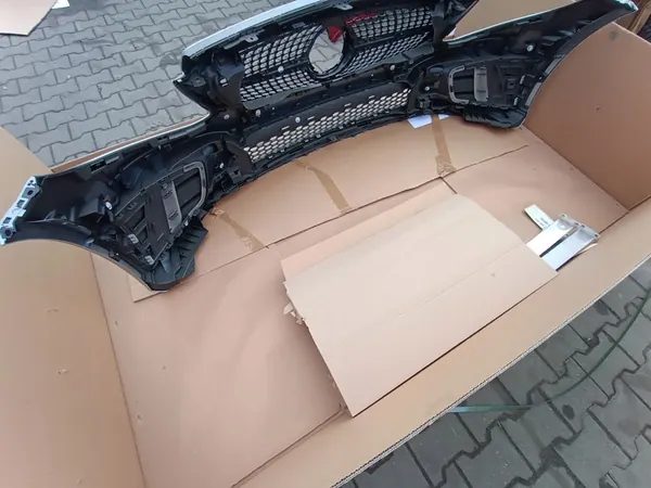 Mercedes C W205 S205 C205 Parachoques Delantero AMG Rojo image 5