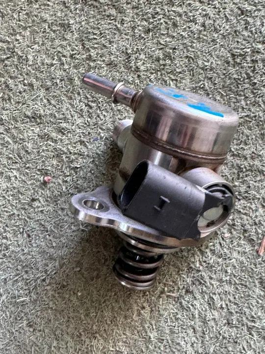 Toyota Rav4 Polttoainepumppu 255920 image 4