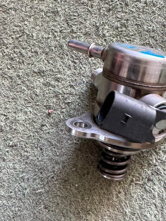 Toyota Rav4 Polttoainepumppu 255920 image 5