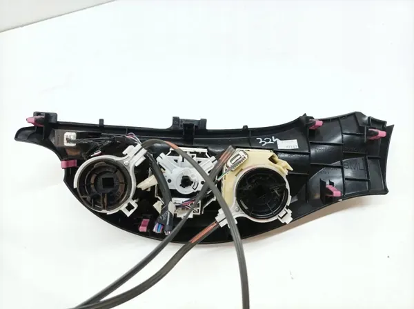 Panneau d'aération avec câbles Toyota Yaris III 2011-2020 OEM image 3