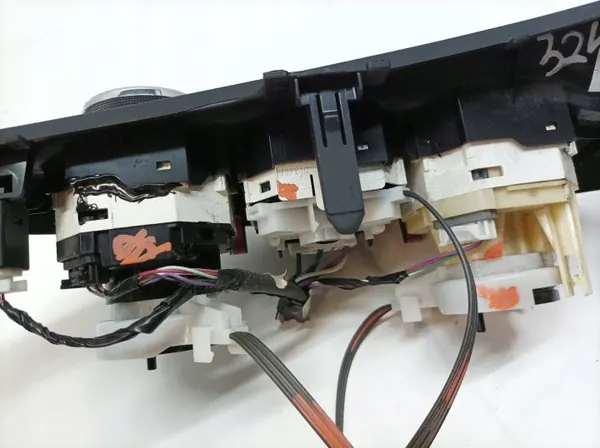 Panneau d'aération avec câbles Toyota Yaris III 2011-2020 OEM image 4