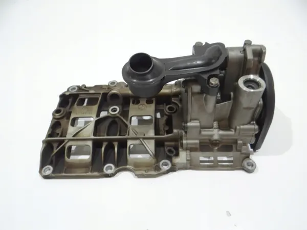 Pompe à huile d'occasion OEM 8518405 pour BMW X1 E84 2.0D image 2