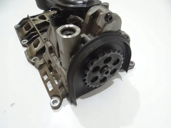 Pompe à huile d'occasion OEM 8518405 pour BMW X1 E84 2.0D image 3