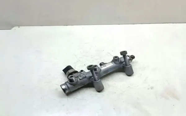 Rail d'injection Porsche OE 059130089BT - Occasion image 2