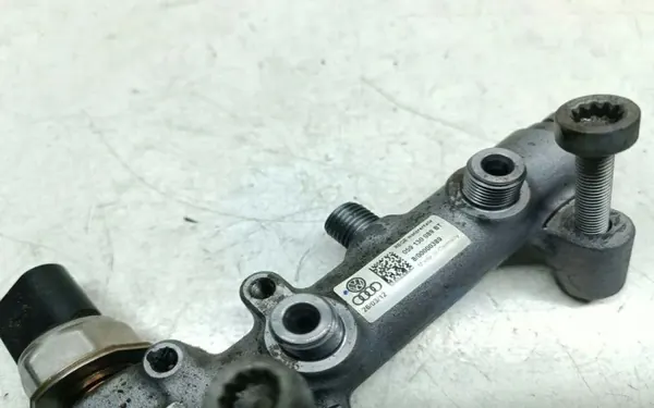 Rail d'injection Porsche OE 059130089BT - Occasion image 3