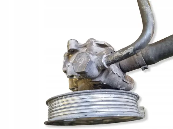 Bomba de dirección Audi OEM 06B145255 - Usada image 5