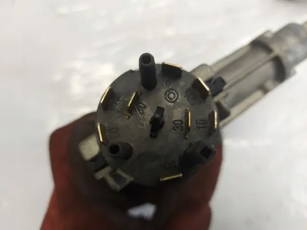 Interruptor de encendido OEM 893905851D Audi 80 B4 image 3