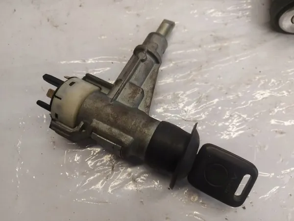 Interruptor de encendido OEM 893905851D Audi 80 B4 image 4