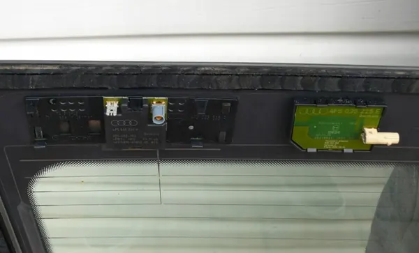 OEM SZYBA TYŁ TYLNA MODUŁY ŚWIATŁO STOP Audi A6 C6 04-08 image 5