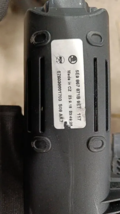 Persiana de maletero Skoda OE 5E9867871B - Usado image 5