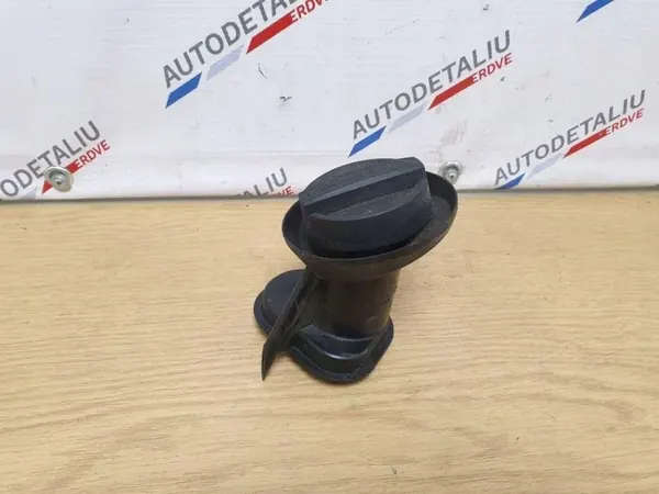 BMW X3 F25 Olievulpijp OEM 11127810587 image 4