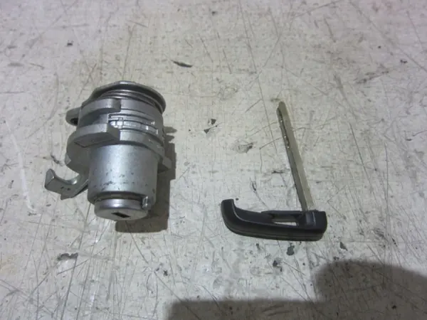 BMW Lukkosylinteri OEM 51217497223 avaimella image 4