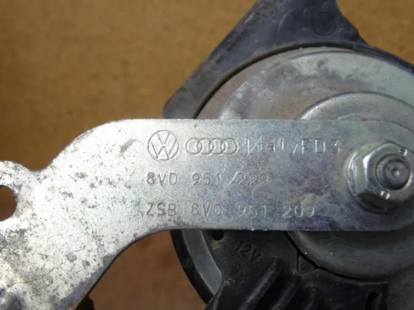 AUDI A3 8V 12-20 Suporte de Buzina Esquerdo 5Q0951221A image 4